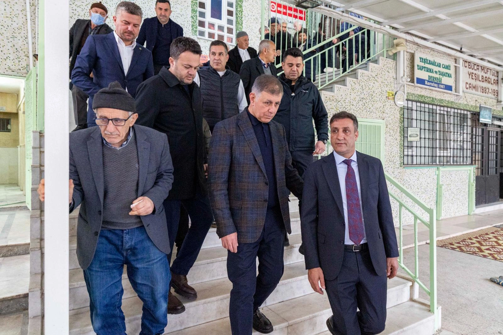 Başkan Tugay bayramı Buca’da karşıladı: Çocuklara Harçlık, Bucalılarla bayramlaşma!