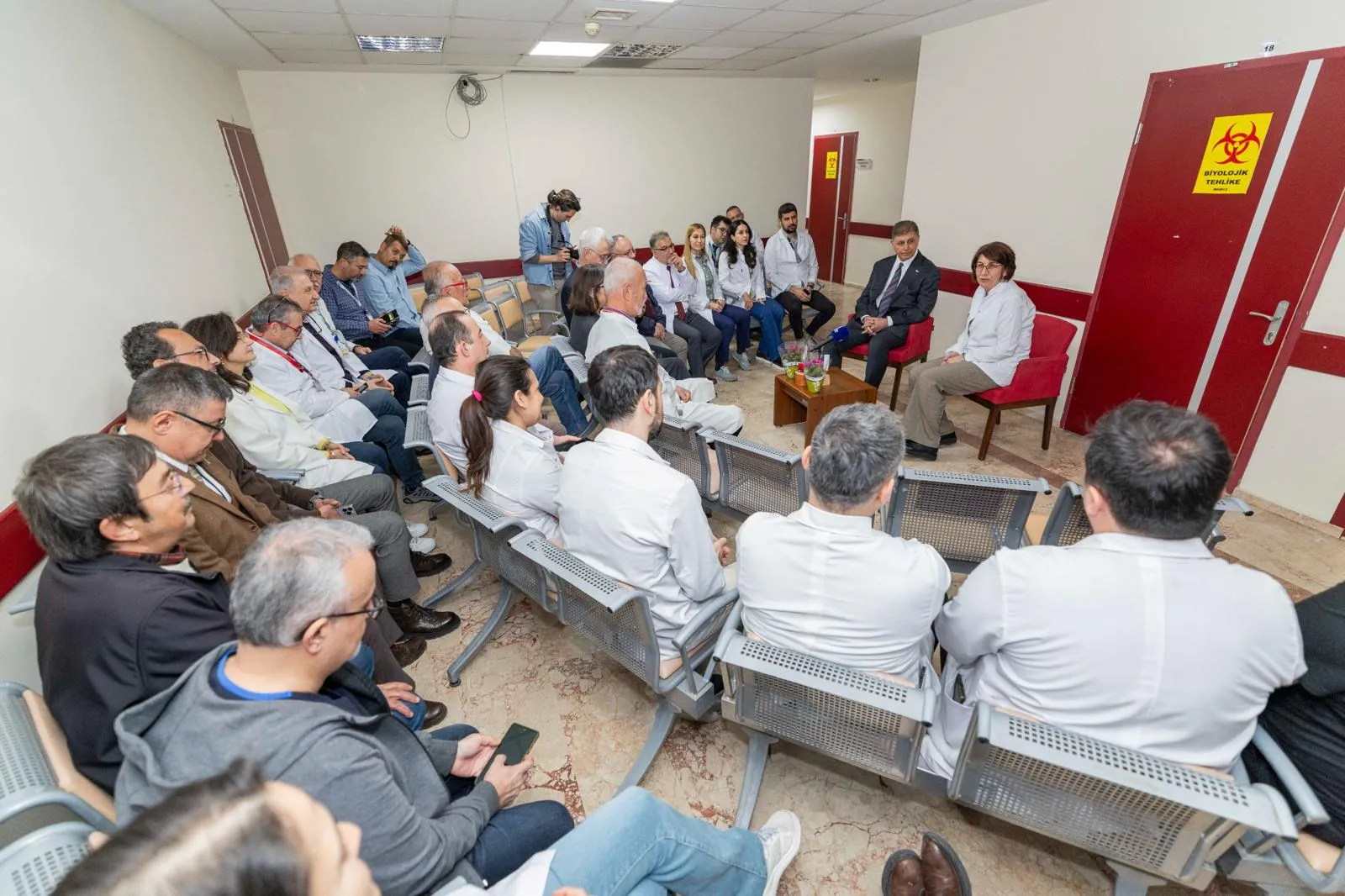 Başkan Tugay’dan Eşrefpaşa’da 'vefa' buluşması: “Bu mesleğin üyesi olmak bir onur"