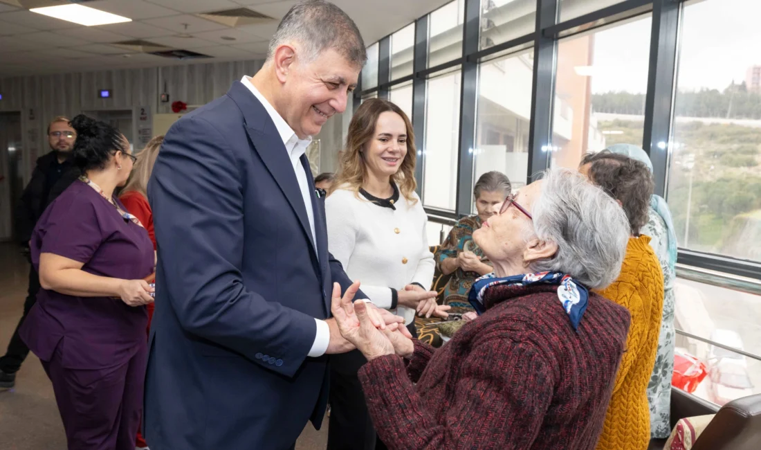 Bayramın ikinci gününde Buca’da duygu seli! Eşi Öznur Tugay ile