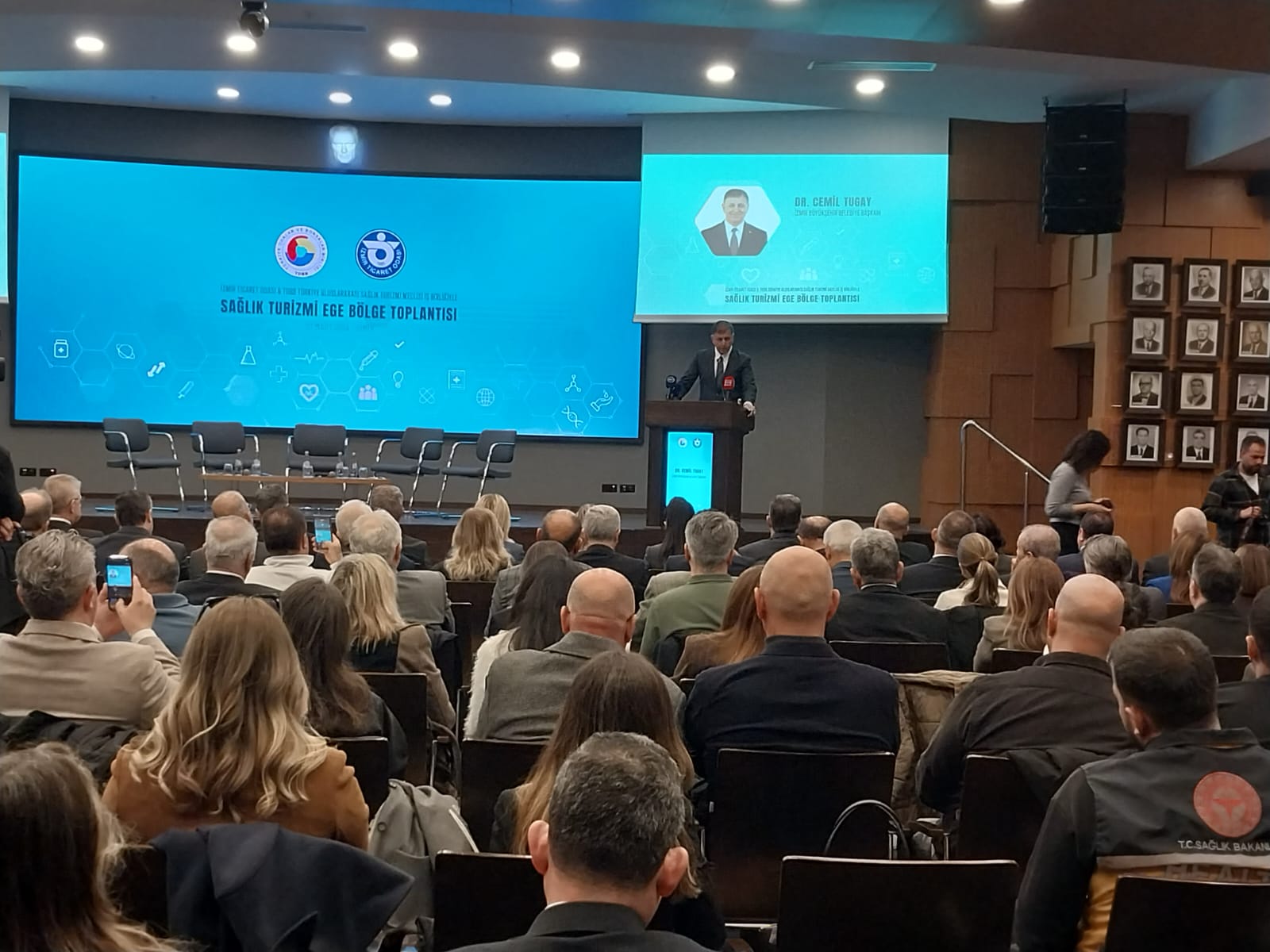 Başkan Tugay'dan gündem yaratacak çıkış: “İzmir'i tanıtmak için kendimizi paralıyoruz!" 1 Başkan Tugay'dan gündem yaratacak çıkış: “İzmir'i tanıtmak için kendimizi paralıyoruz!"