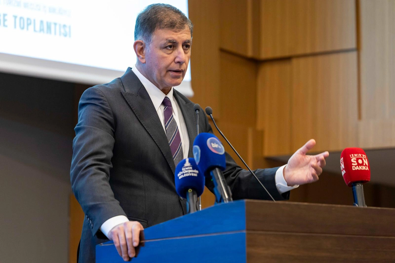 İzmir Büyükşehir Belediye Başkanı Cemil Tugay, katıldığı Sağlık Turizmi Zirvesi'nde