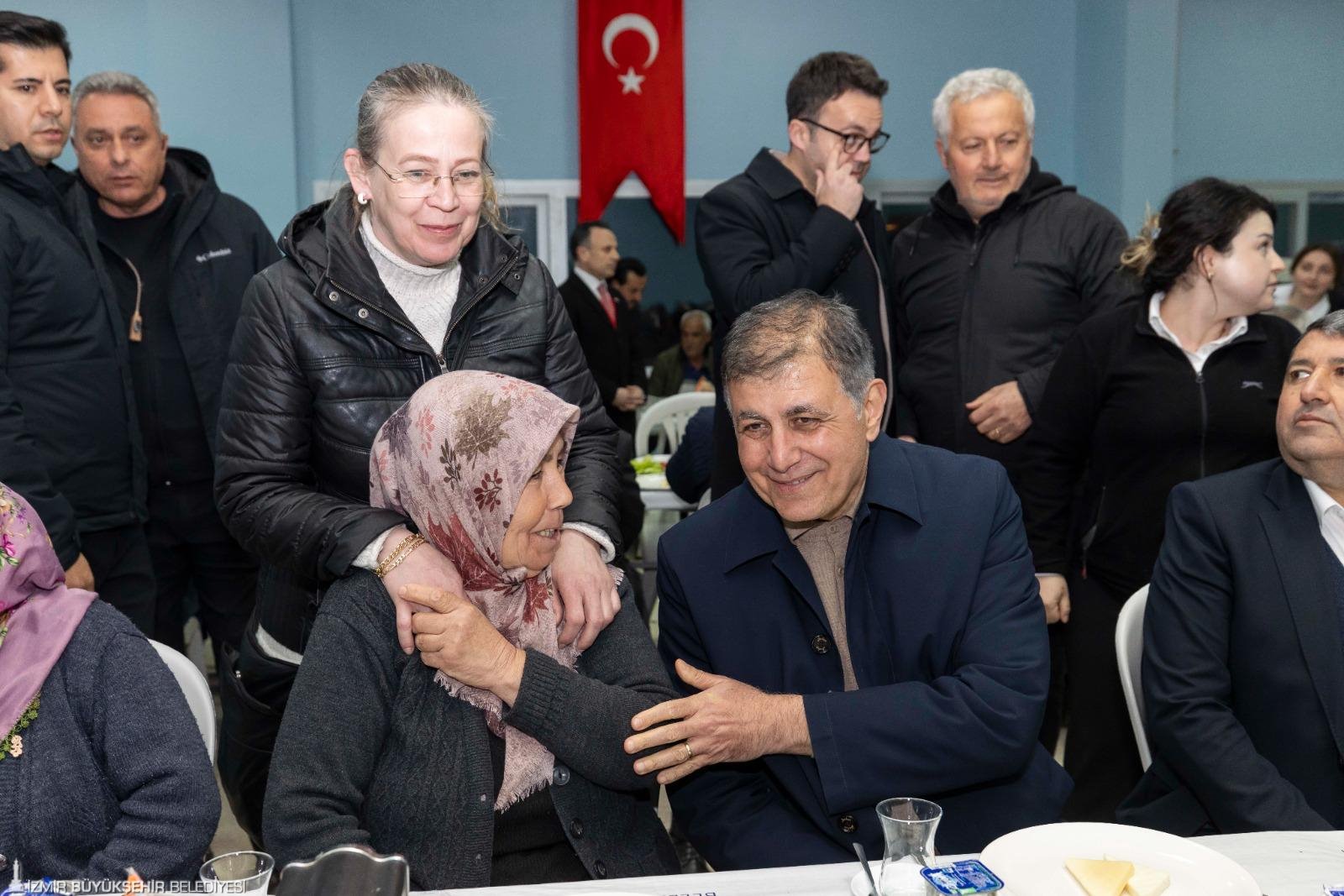 Başkan Tugay iftardan sahura halkın arasında: 'Makam umurumda değil; ne istiyorsanız yapacağım'