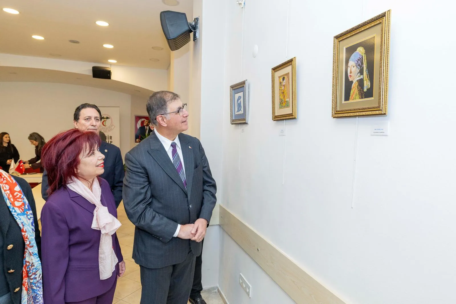 Başkan Tugay'dan Tıp Bayramı'nda anlamlı ziyaret: “Vazgeçmeyeceğiz ve yenilmeyeceğiz!"