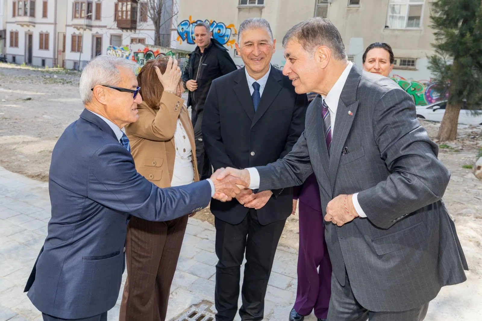 Başkan Tugay'dan Tıp Bayramı'nda anlamlı ziyaret: “Vazgeçmeyeceğiz ve yenilmeyeceğiz!"