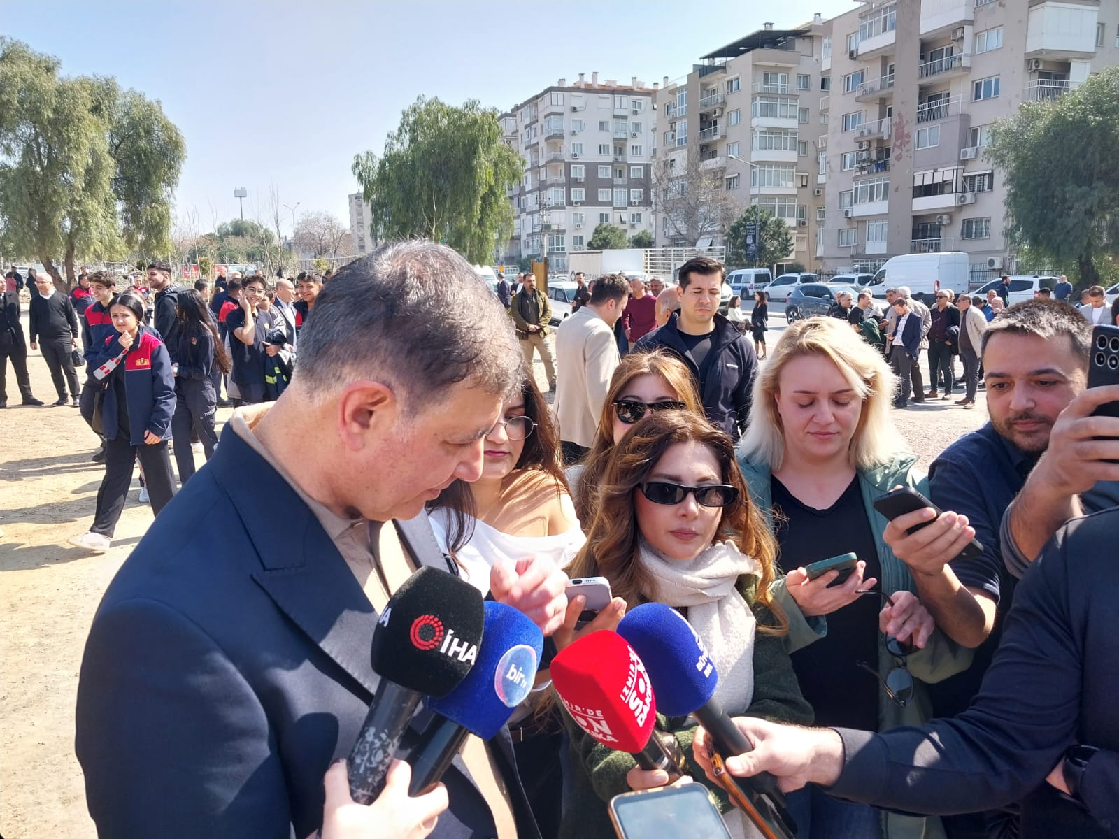 Başkan Tugay'dan İZBAN, Körfez ve Vakıflar çıkışı