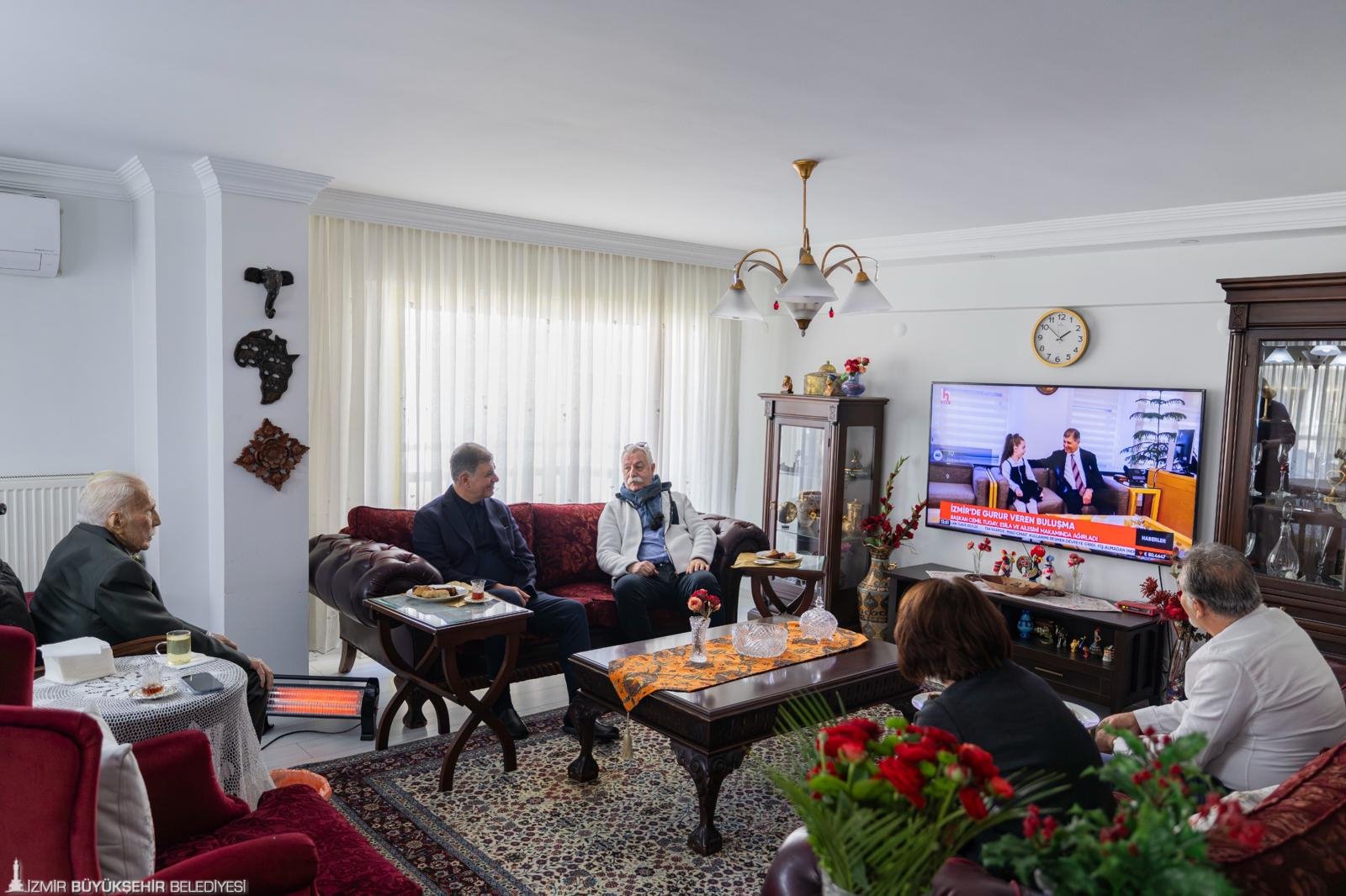Başkan Tugay'dan hocaların hocası Prof. Veli Lök'e vefa ziyareti: 'Mücadelesi yolumuzu aydınlatıyor'
