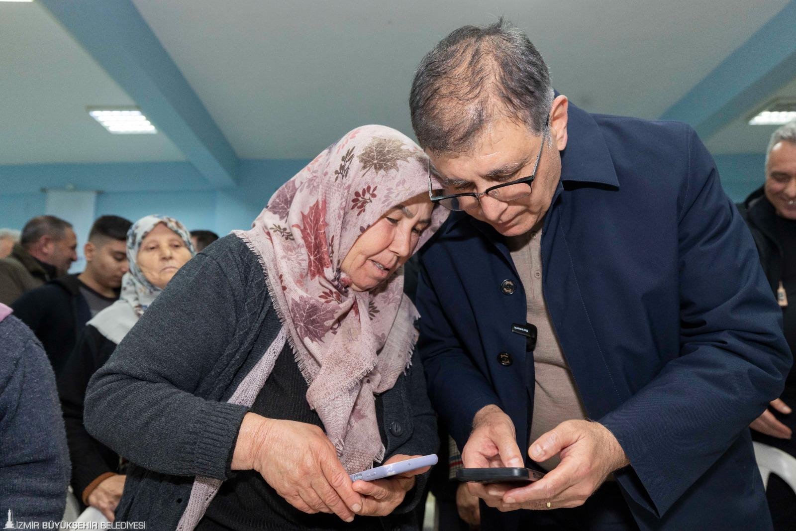 Başkan Tugay iftardan sahura halkın arasında: 'Makam umurumda değil; ne istiyorsanız yapacağım'