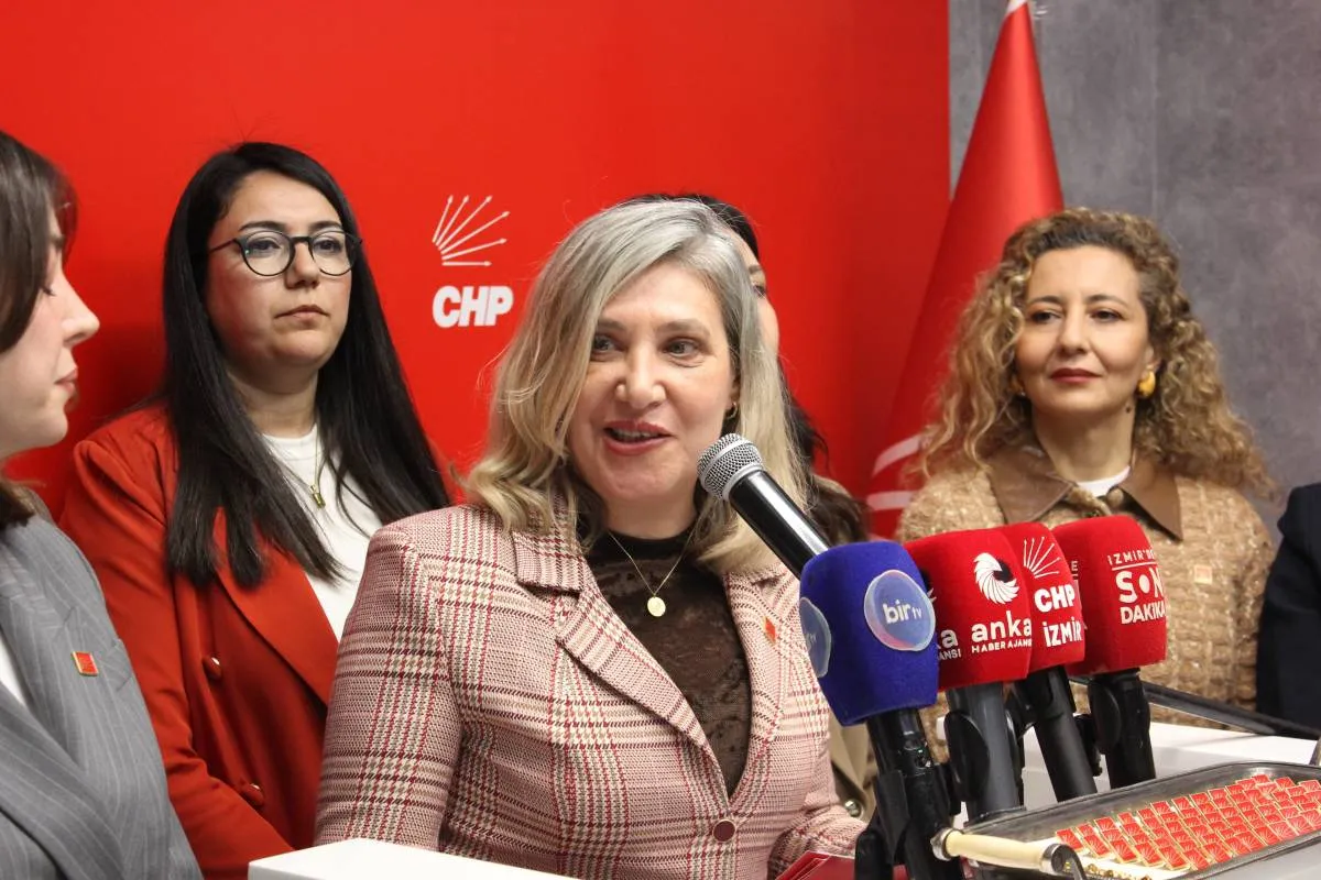 İzmir’de kadın gücü CHP saflarında: 150 yeni üye ile ‘mücadele’ tazelendi