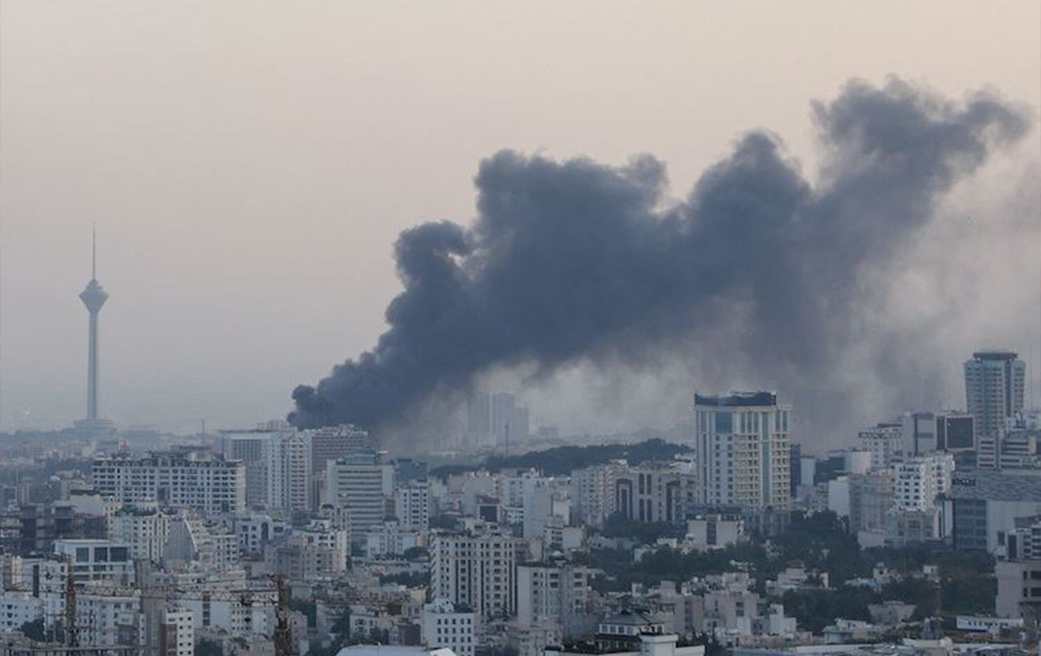İran'da 3 kent vuruldu; patlama sesleri yükseliyor