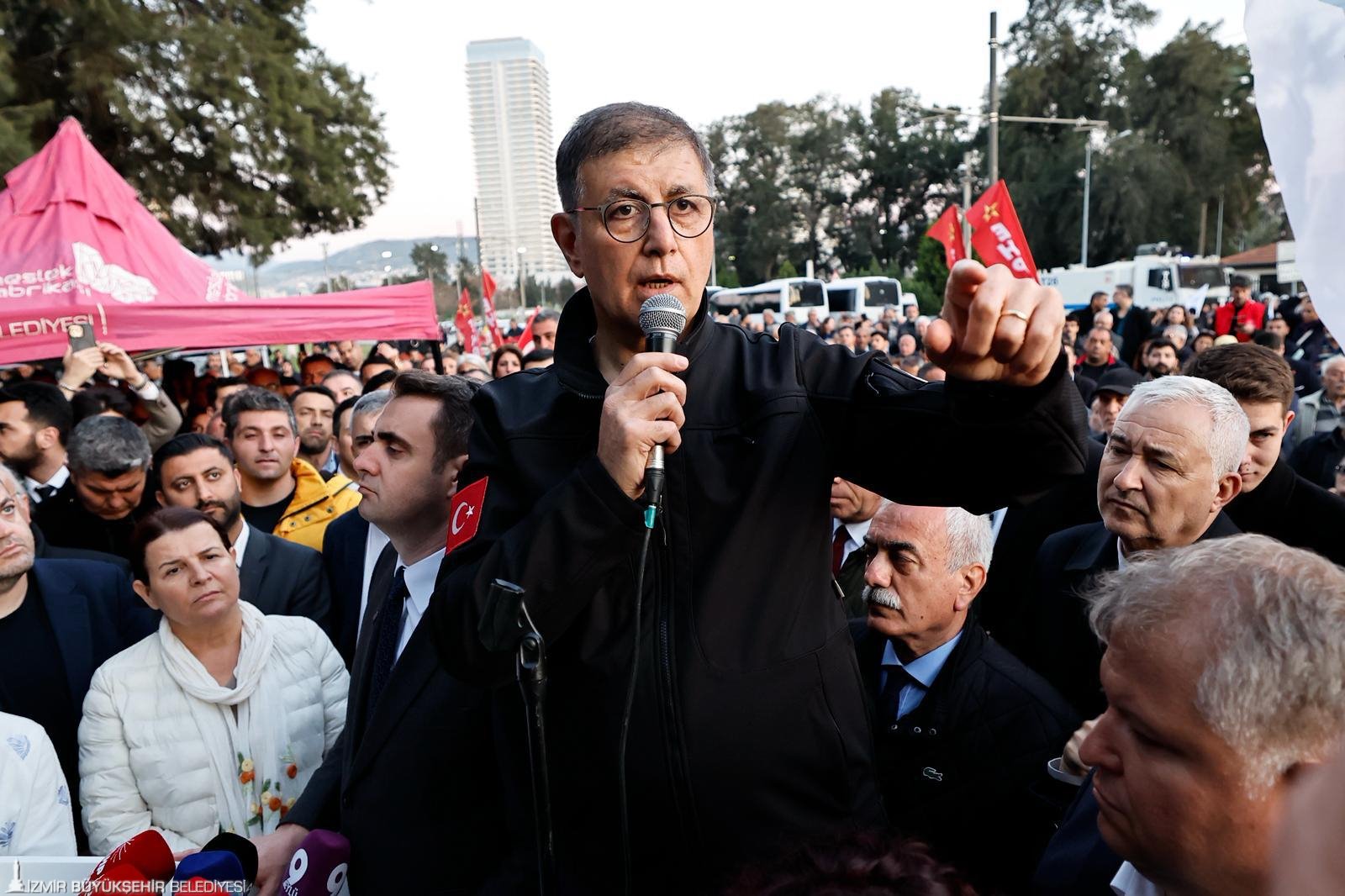 Cemil Tugay Meslek Fabrikası nöbetinde: “Bundan sonra 24 saat buradayım” 5 Cemil Tugay Meslek Fabrikası nöbetinde: “Bundan sonra 24 saat buradayım”