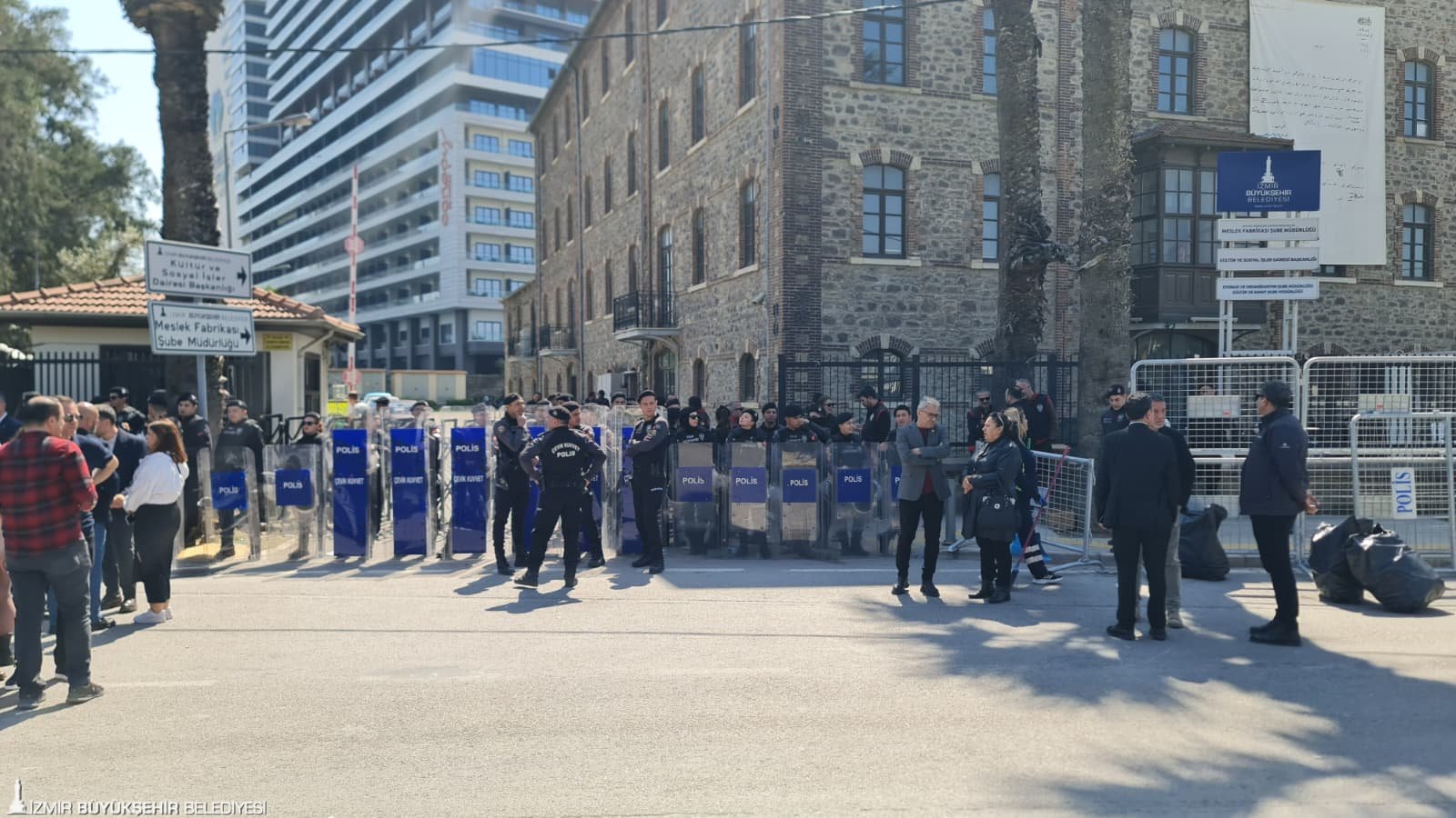 İzmir’in umuduna kilit vuruldu: Makineler sustu umutlar yarım kaldı! 7 İzmir’in umuduna kilit vuruldu: Makineler sustu umutlar yarım kaldı!