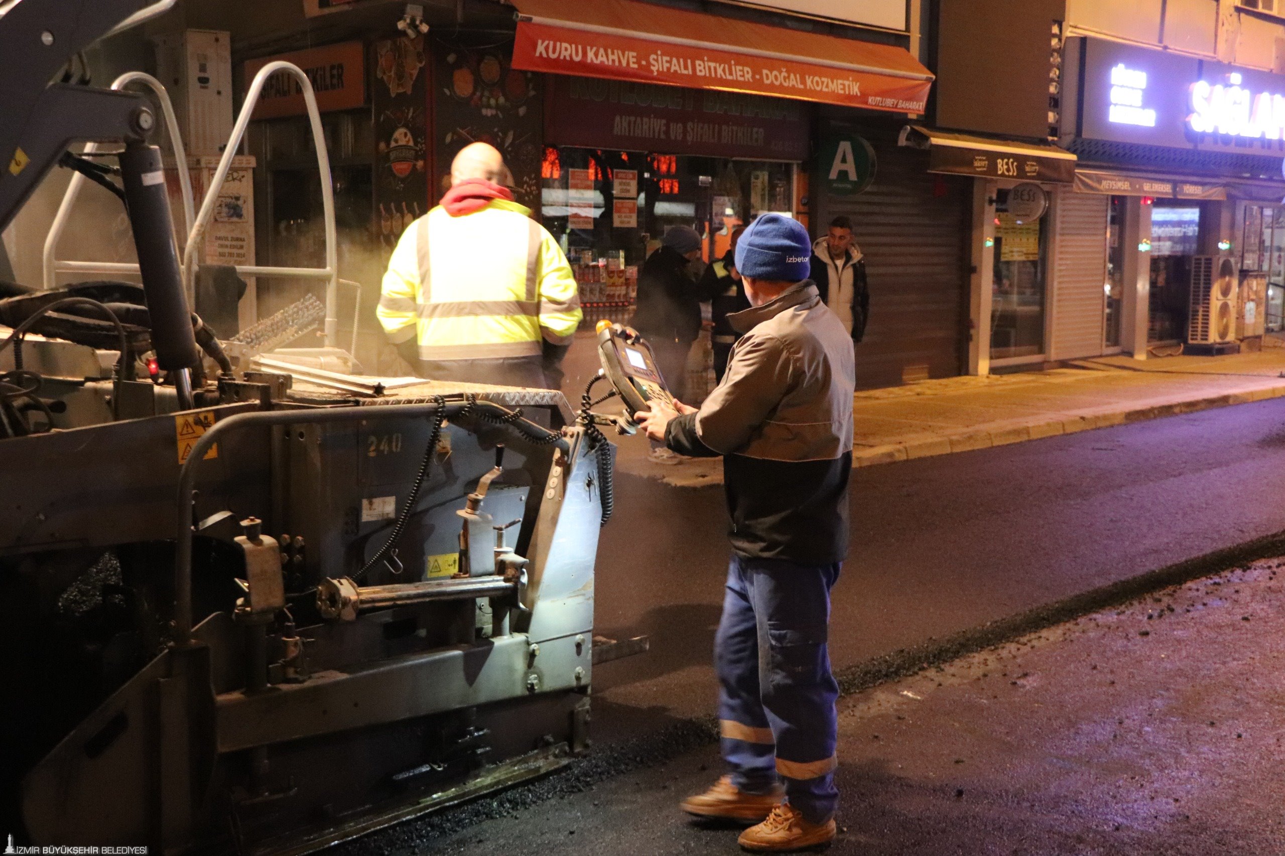 Buca’nın can damarı Şirinyer yenilendi: Asfalt atağı tam gaz sürüyor
