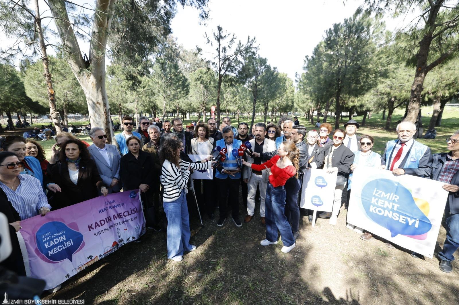 İzmirli sanatçılar ve Kent Konseyi 'Meslek Fabrikası' için tek yürek oldu: 'Buradayız, gitmiyoruz'