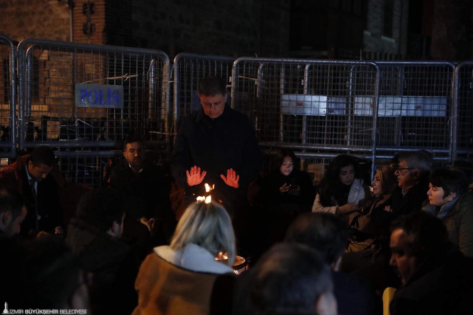 Meslek Fabrikası’nda üçüncü gün nöbeti: Tugay, barikattan seslendi; 'Gitmiyoruz' 5 Meslek Fabrikası’nda üçüncü gün nöbeti: Tugay, barikattan seslendi; 'Gitmiyoruz'