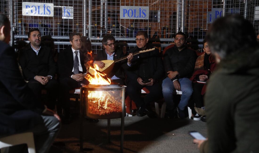 İzmir’in eğitim kalesi Meslek Fabrikası önündeki tarihi direniş, polisin soğuk