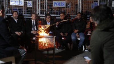 İzmir’in eğitim kalesi Meslek Fabrikası önündeki tarihi direniş, polisin soğuk