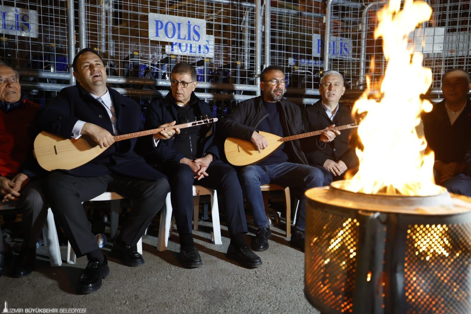 Meslek Fabrikası nöbetinde türkülerle direniş: 'Bu ülke bizim'