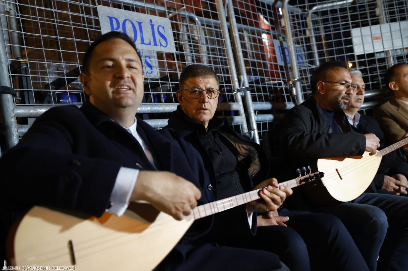 Meslek Fabrikası nöbetinde türkülerle direniş: 'Bu ülke bizim'