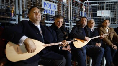 İzmir’in hafızası olan tarihi Meslek Fabrikası binasının tahliye edilmesine karşı
