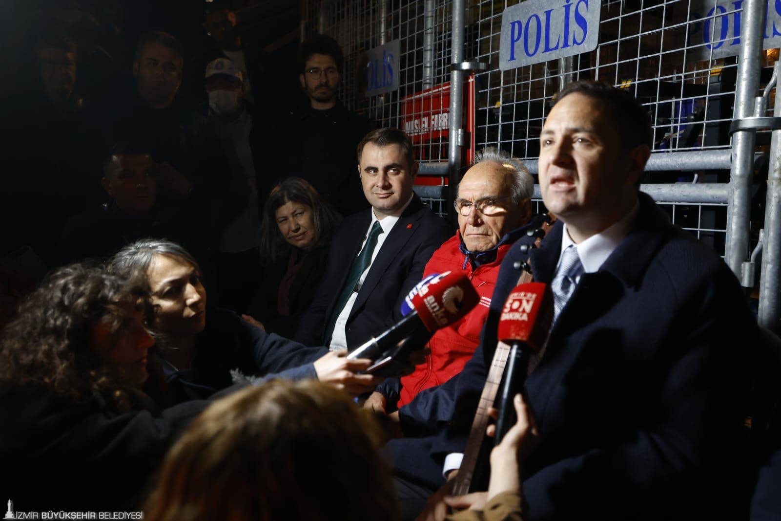 Meslek Fabrikası nöbetinde türkülerle direniş: 'Bu ülke bizim'