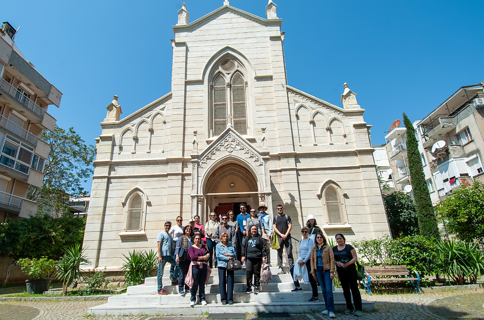 Karşıyaka'nın saklı tarihine yolculuk: Ücretsiz kent turları başladı