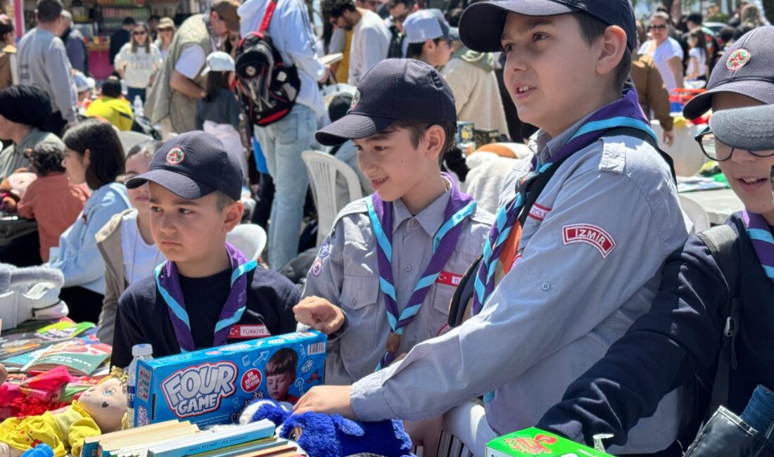 Karşıyaka Belediyesi tarafından düzenlenen etkinlikte oyuncaktan kitaba kadar yüzlerce eşya