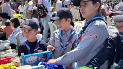 Karşıyaka Belediyesi tarafından düzenlenen etkinlikte oyuncaktan kitaba kadar yüzlerce eşya