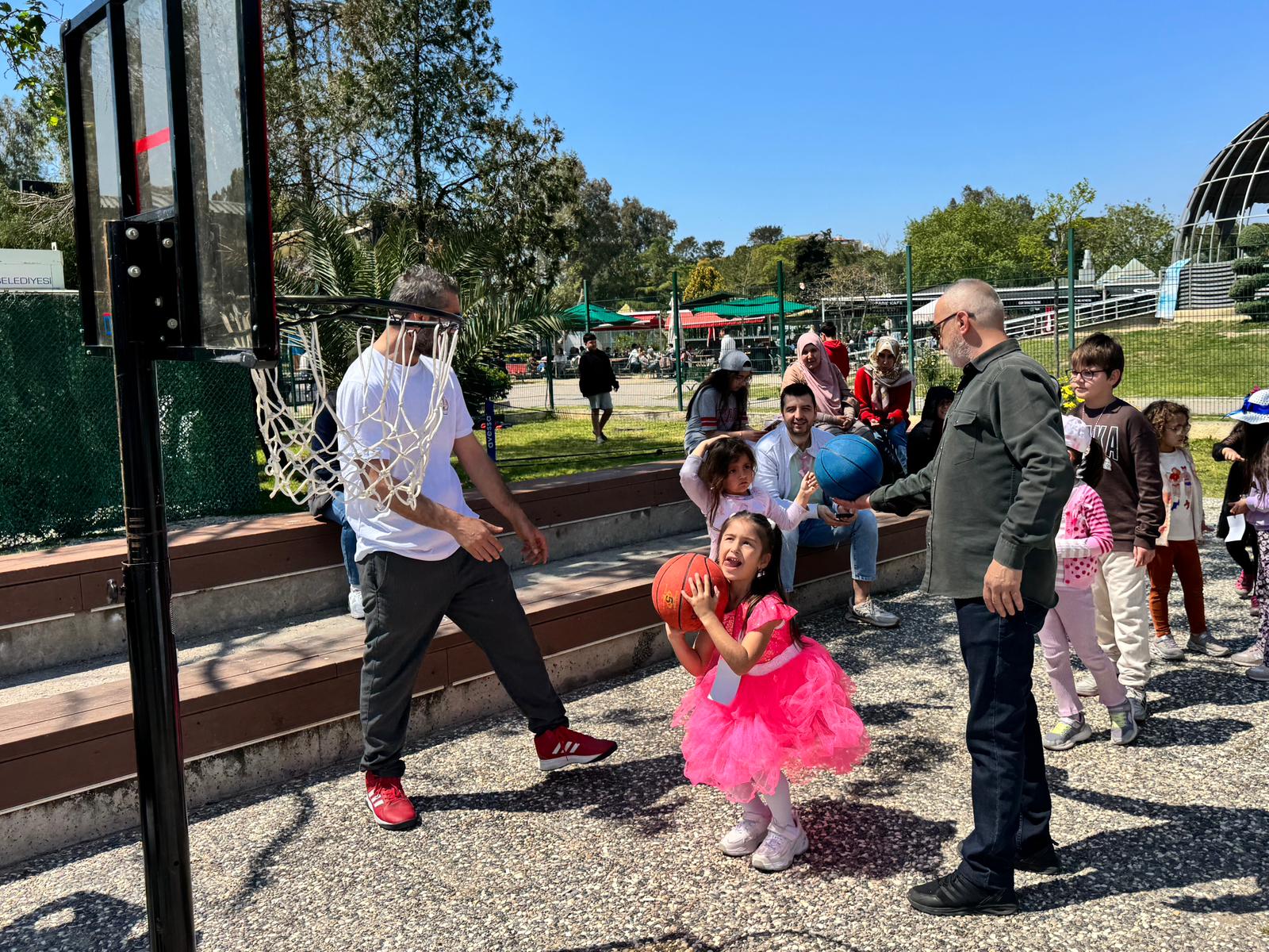 Çocuklar İçin 2. el pazarı: Şenlik havasında geri dönüşüm