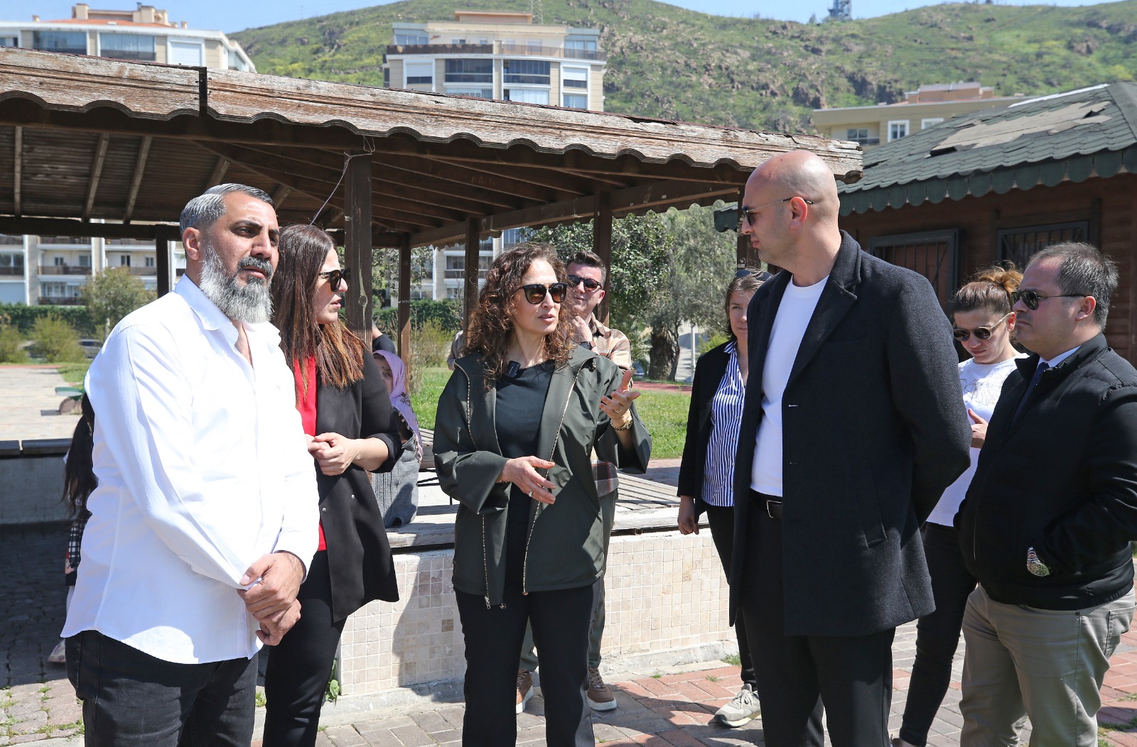 Karşıyaka’da yeşil alan seferberliği: 11 park sil baştan yenilendi 2 Karşıyaka’da yeşil alan seferberliği: 11 park sil baştan yenilendi