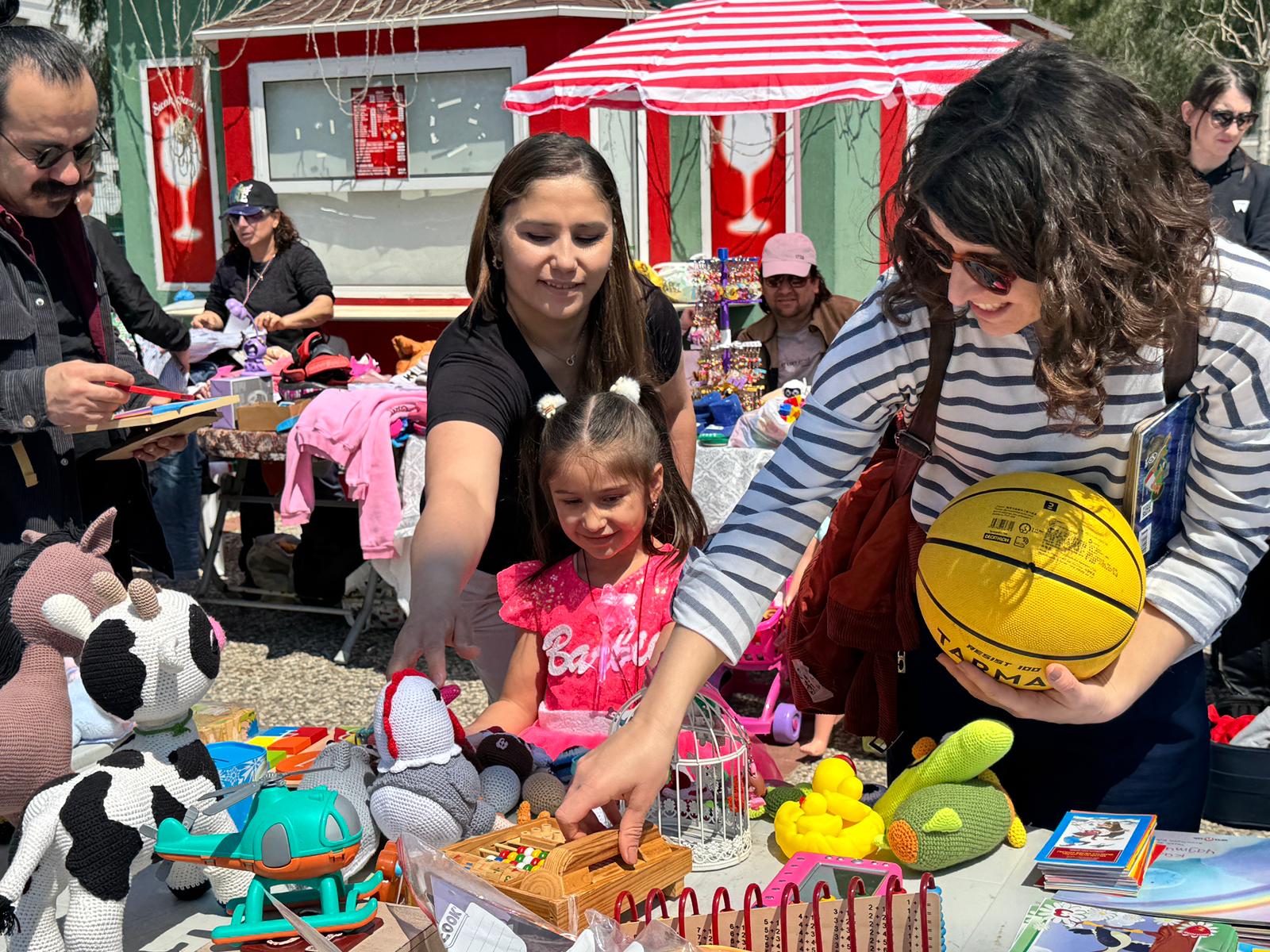 Çocuklar İçin 2. el pazarı: Şenlik havasında geri dönüşüm