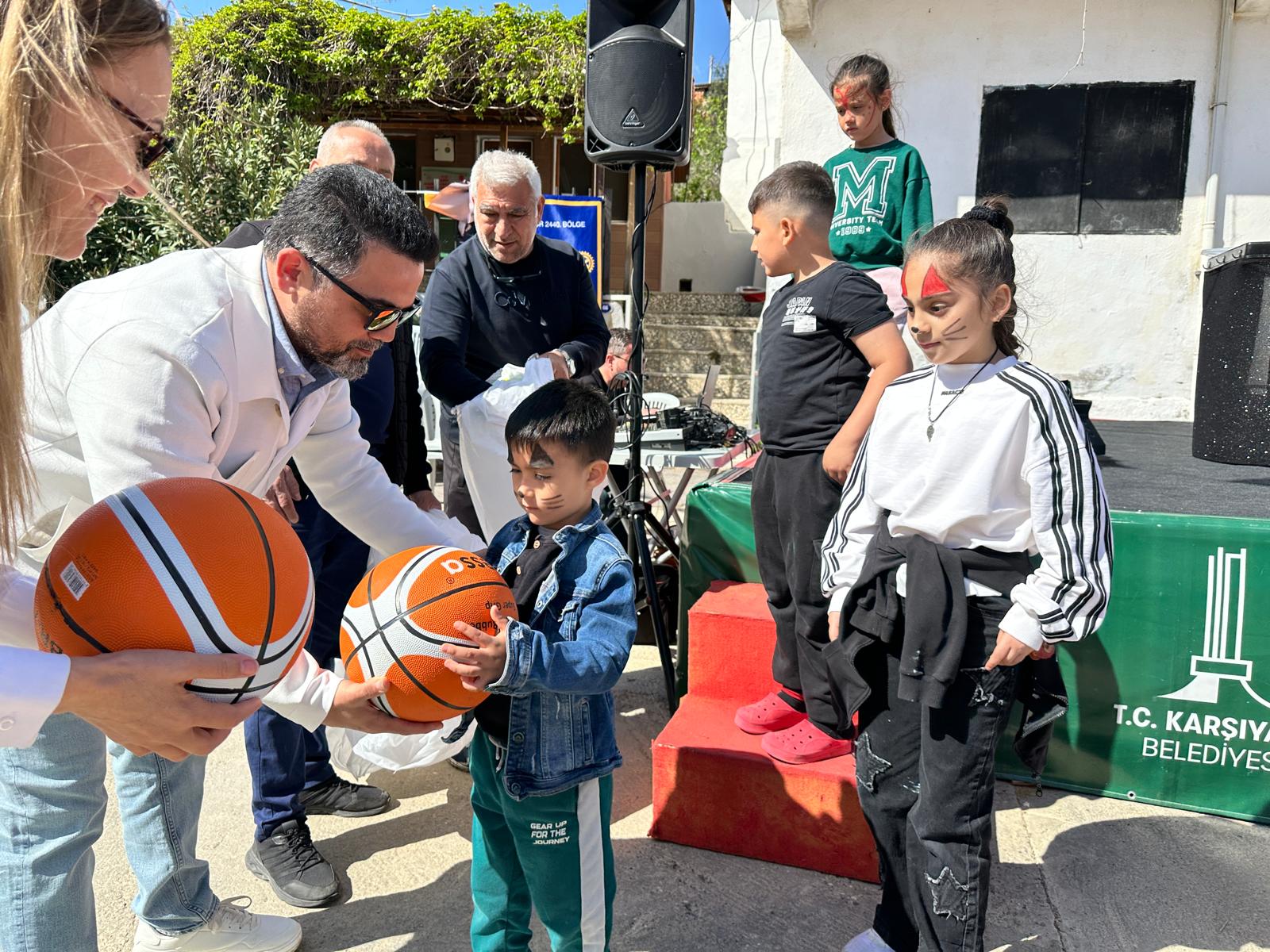 Karşıyaka’da 23 Nisan coşkusu Sancaklı’dan başladı: Gökyüzü uçurtmalarla şenlenecek!