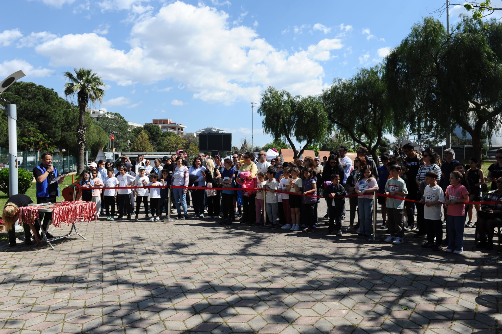 Karşıyaka’da oryantiring rüzgarı: Hem eğlendiler hem yön buldular