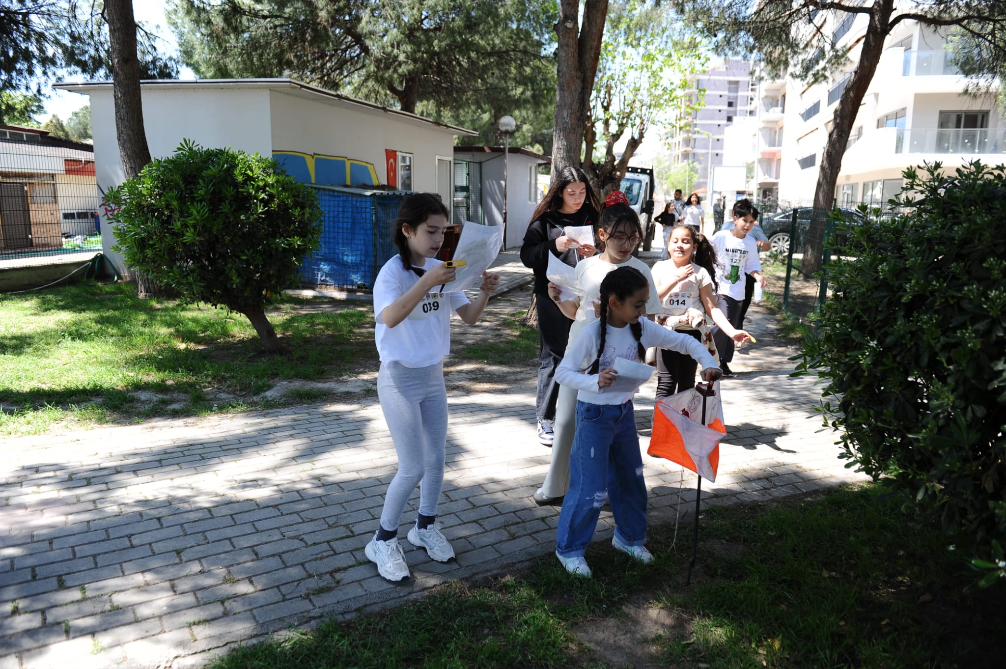 Karşıyaka’da oryantiring rüzgarı: Hem eğlendiler hem yön buldular