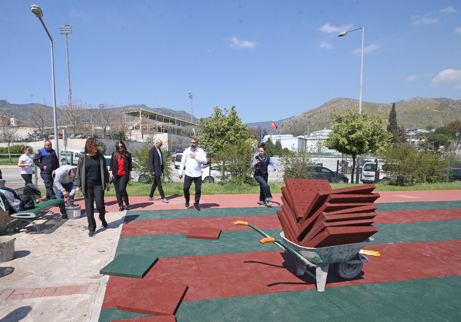 Karşıyaka’da yeşil alan seferberliği: 11 park sil baştan yenilendi 1 Karşıyaka’da yeşil alan seferberliği: 11 park sil baştan yenilendi