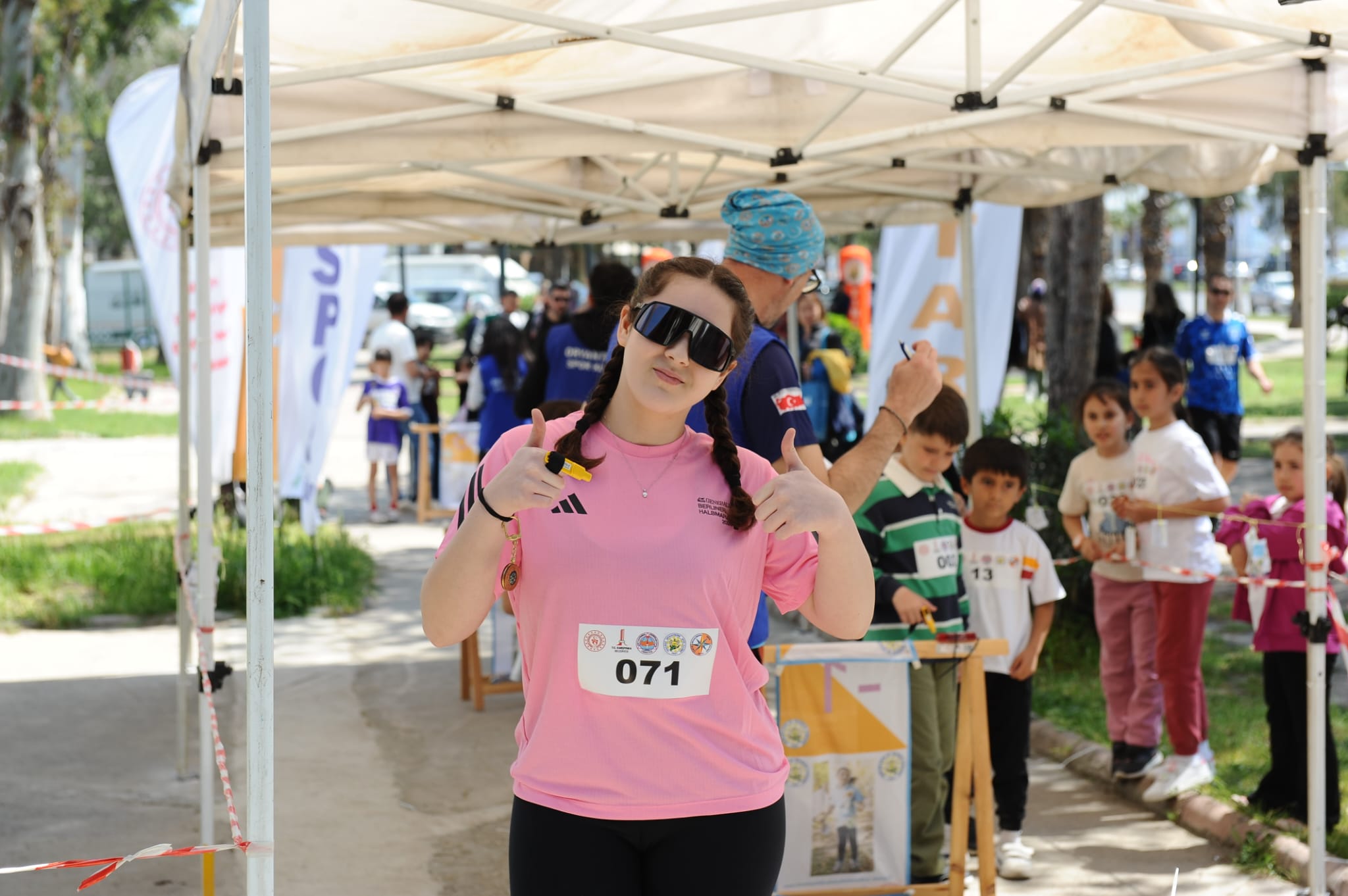 Karşıyaka’da oryantiring rüzgarı: Hem eğlendiler hem yön buldular