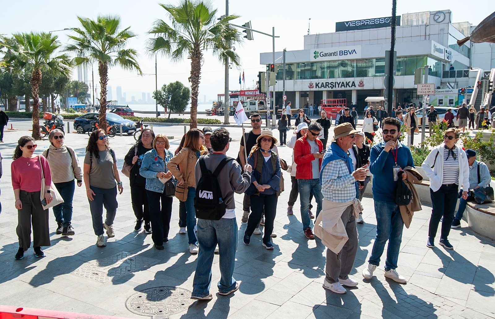 Karşıyaka'nın saklı tarihine yolculuk: Ücretsiz kent turları başladı
