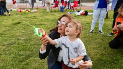 23 Nisan kutlamalarına Sancaklı köyünde start veren Karşıyaka Belediyesi, çocukları