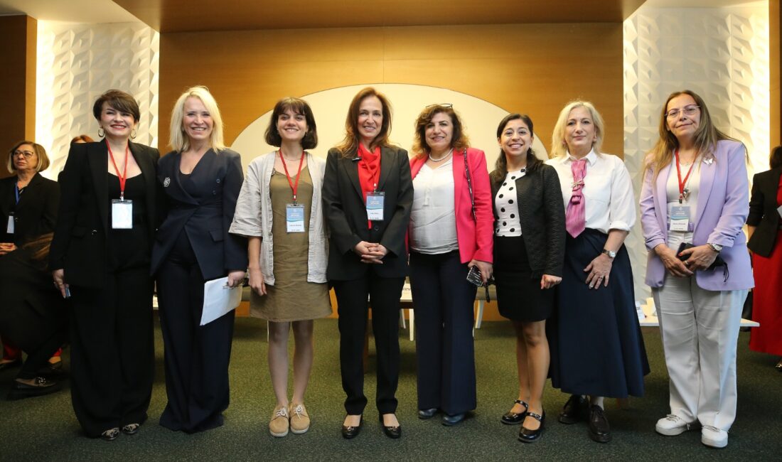 Karşıyaka Belediyesi Kent Düşünce Merkezi tarafından düzenlenen çalıştayda; kadınlar, çocuklar,