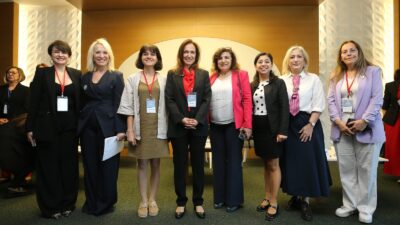 Karşıyaka Belediyesi Kent Düşünce Merkezi tarafından düzenlenen çalıştayda; kadınlar, çocuklar,