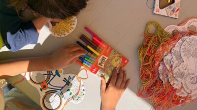 Bayraklı'dan Dikili'ye meydanlar kahkahayla doldu! Sihirbazlık, kukla şovları ve konserlerle