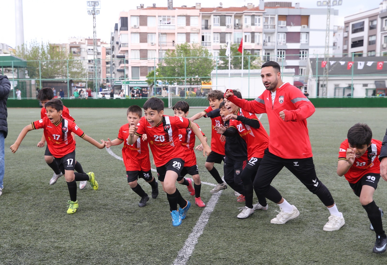 Karşıyaka’yı bayram coşkusu sardı!