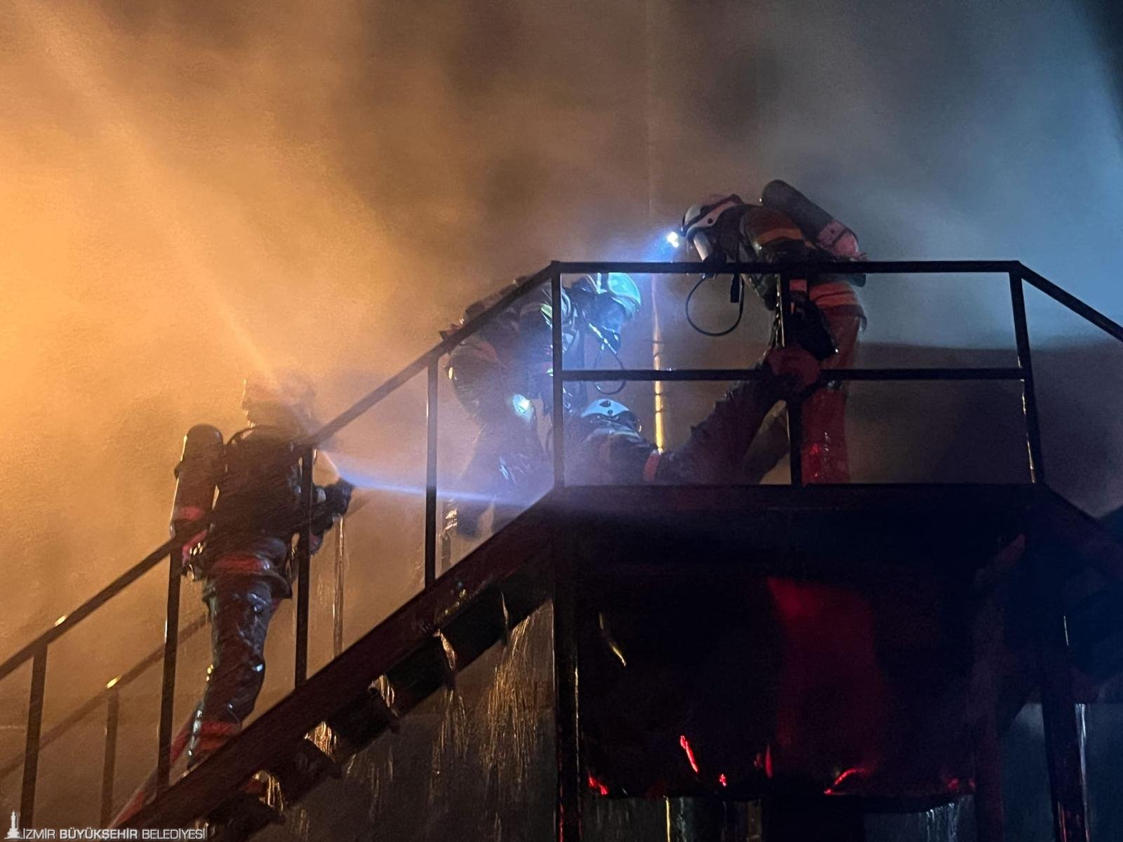 İzmir İtfaiyesi'ne 'Özel Kuvvet' disiplini: En zorlu senaryolara hazırlar 1 İzmir İtfaiyesi'ne 'Özel Kuvvet' disiplini: En zorlu senaryolara hazırlar