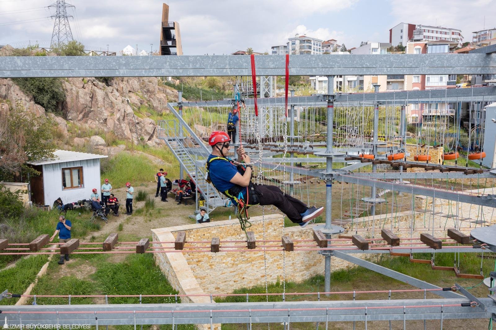 İzmir İtfaiyesi'ne 'Özel Kuvvet' disiplini: En zorlu senaryolara hazırlar 12 İzmir İtfaiyesi'ne 'Özel Kuvvet' disiplini: En zorlu senaryolara hazırlar