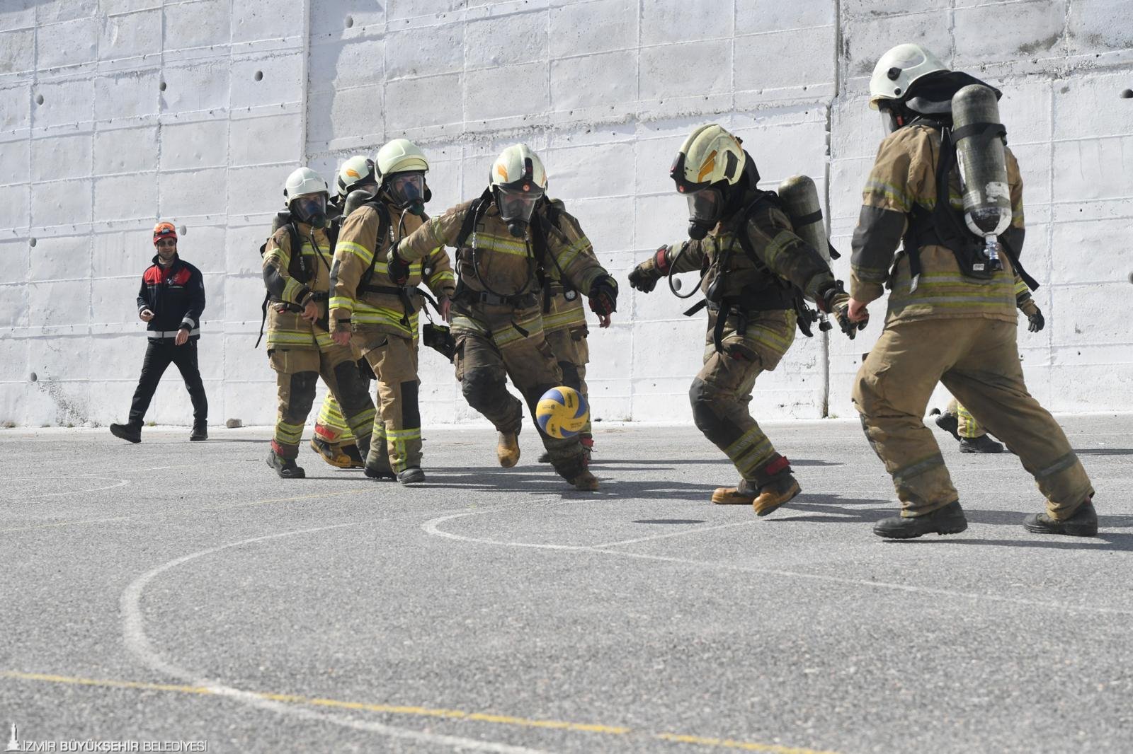 İzmir İtfaiyesi'ne 'Özel Kuvvet' disiplini: En zorlu senaryolara hazırlar 9 İzmir İtfaiyesi'ne 'Özel Kuvvet' disiplini: En zorlu senaryolara hazırlar
