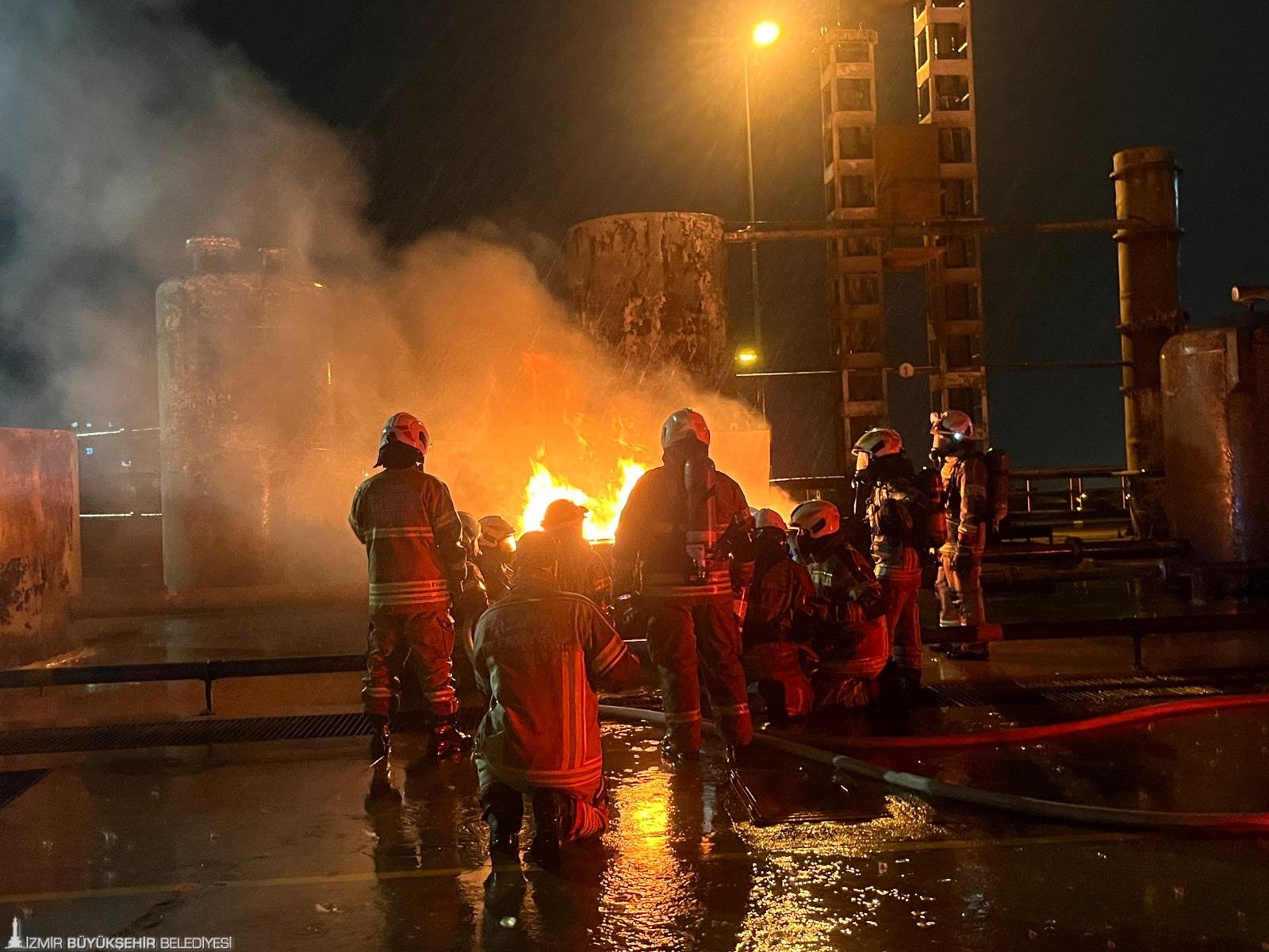 İzmir İtfaiyesi'ne 'Özel Kuvvet' disiplini: En zorlu senaryolara hazırlar 4 İzmir İtfaiyesi'ne 'Özel Kuvvet' disiplini: En zorlu senaryolara hazırlar