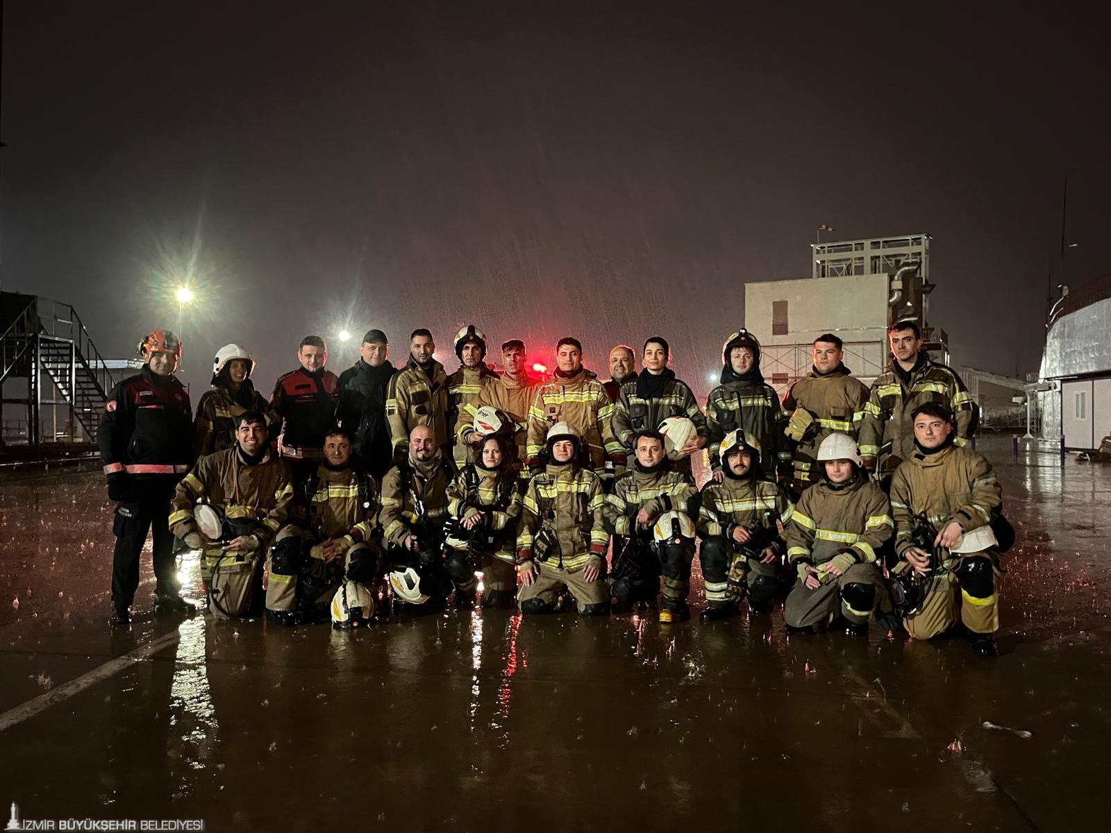 İzmir İtfaiyesi'ne 'Özel Kuvvet' disiplini: En zorlu senaryolara hazırlar 3 İzmir İtfaiyesi'ne 'Özel Kuvvet' disiplini: En zorlu senaryolara hazırlar