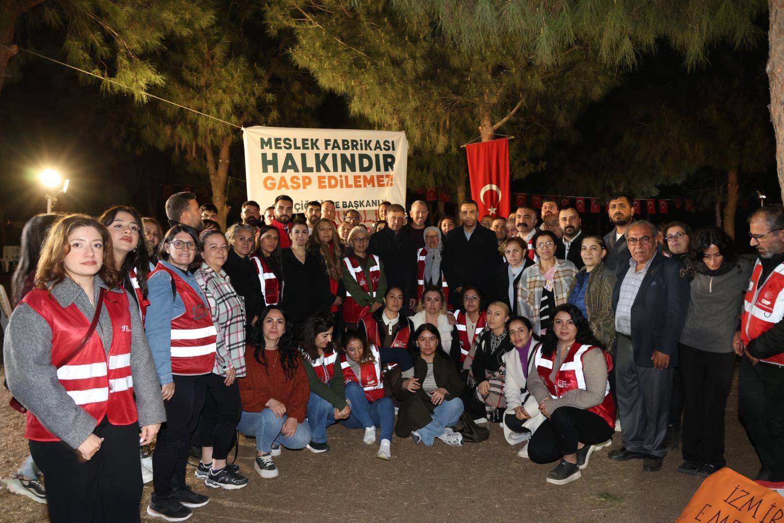 Meslek Fabrikası nöbeti sürüyor: “Uzlaşı istiyoruz ama vazgeçmiyoruz!” 5 Meslek Fabrikası nöbeti sürüyor: “Uzlaşı istiyoruz ama vazgeçmiyoruz!”