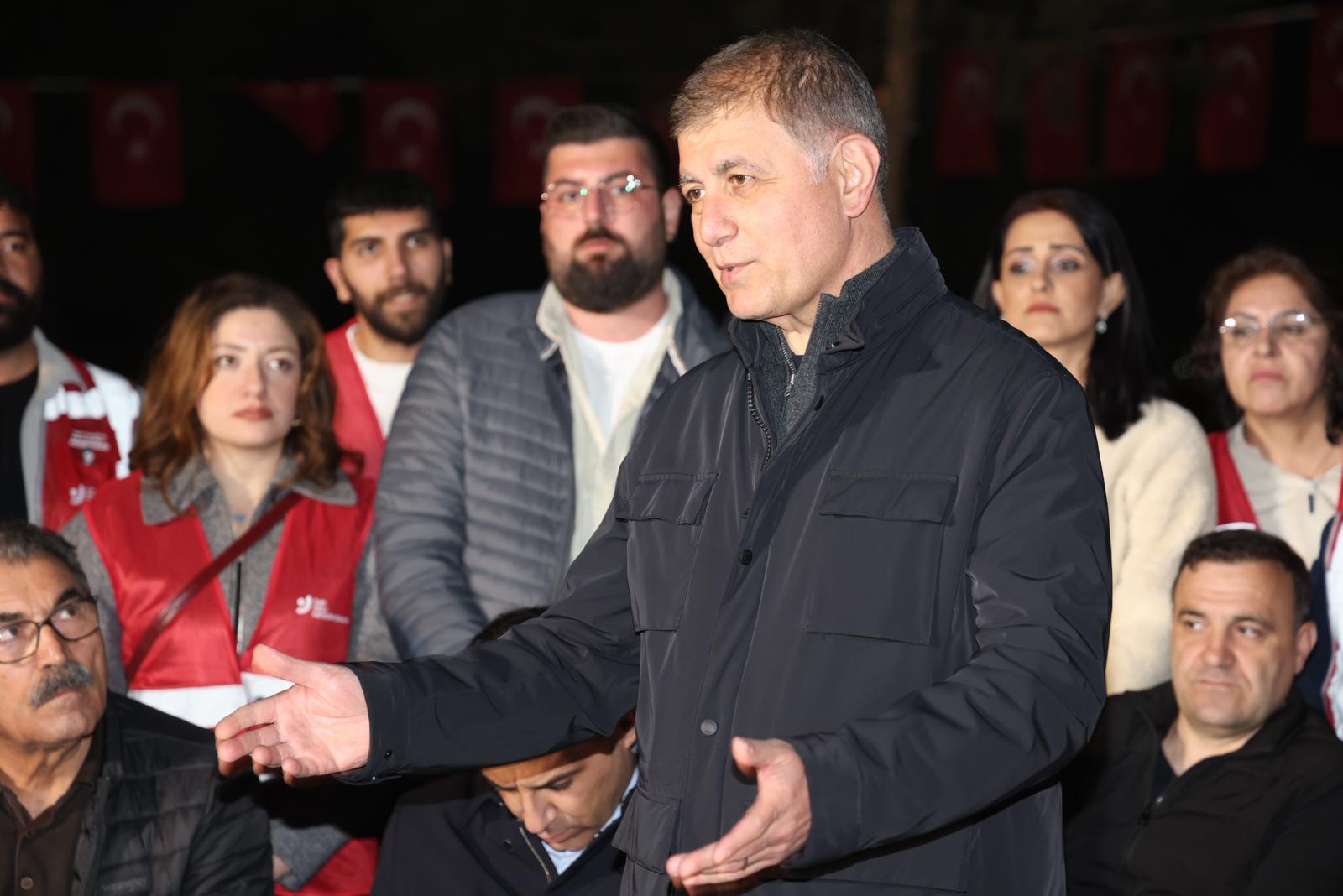 Nöbetin 8. gününde destek ziyaretlerini kabul eden Başkan Tugay, çözümün