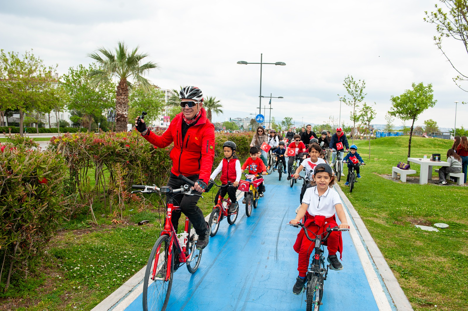 Karşıyaka’yı bayram coşkusu sardı!