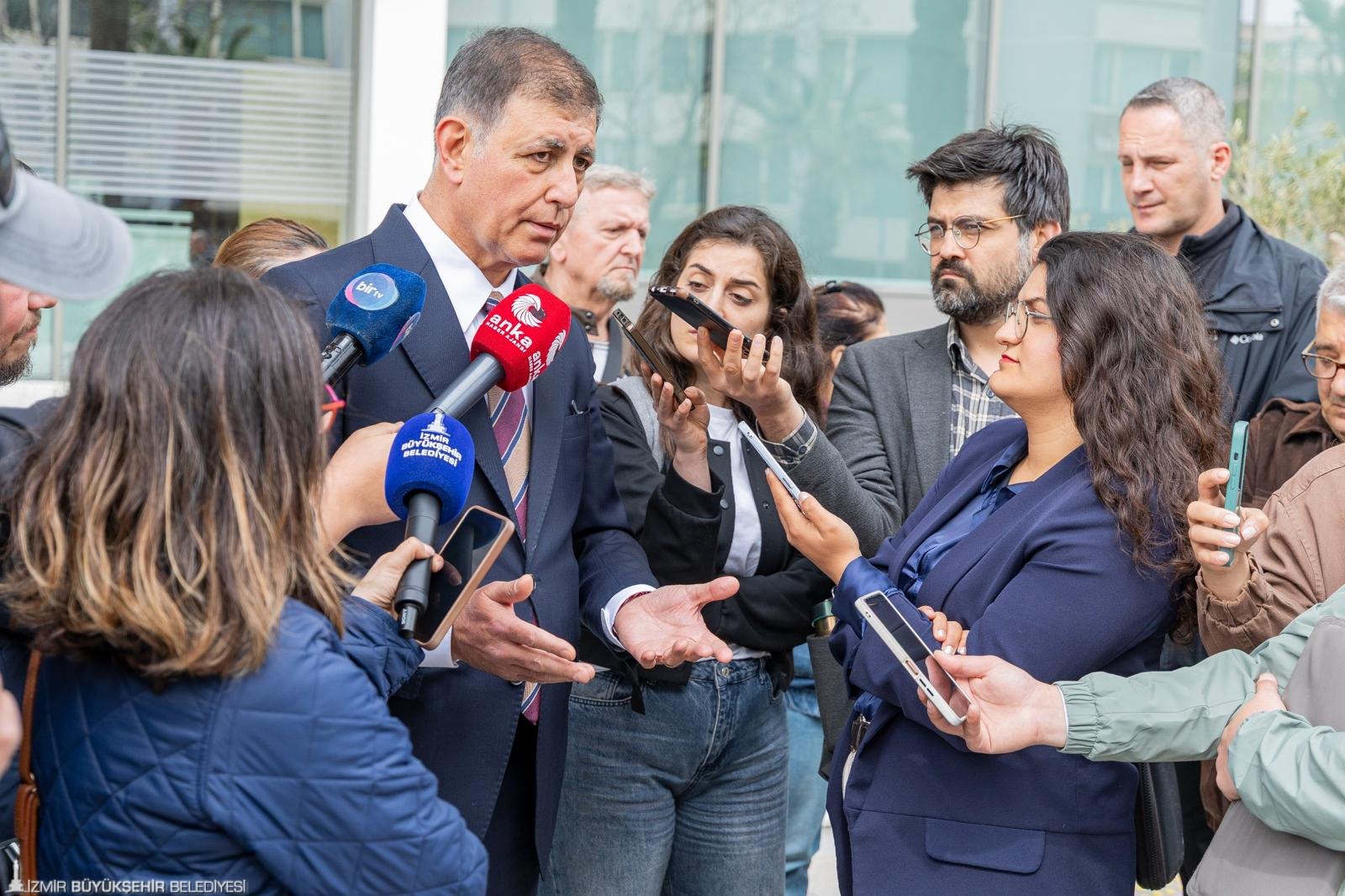 Uzundere eleştirilerine jet yanıt: 'Pankart verip iftira attırıyorlar' 1 Uzundere eleştirilerine jet yanıt: 'Pankart verip iftira attırıyorlar'